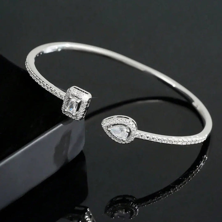 Møssa – Geometrisk Cuff - armbånd i Gullfinish - Møssa Norway